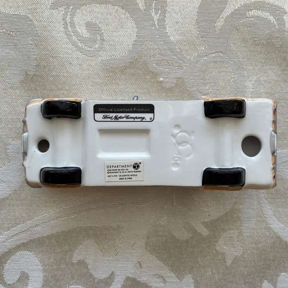 NIB Department 56 1964 1/2 Ford Mustang + Ford sign (2 Piece Set) - Picture 6 of 6